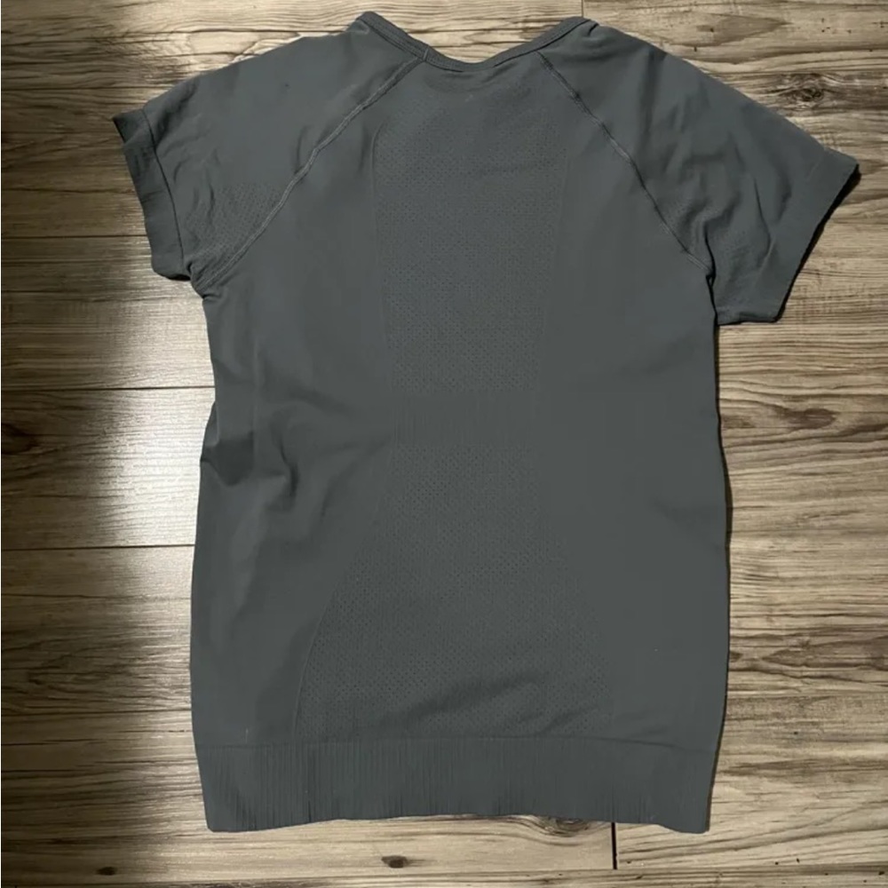 Gymshark tshirt - Picture 2 of 2